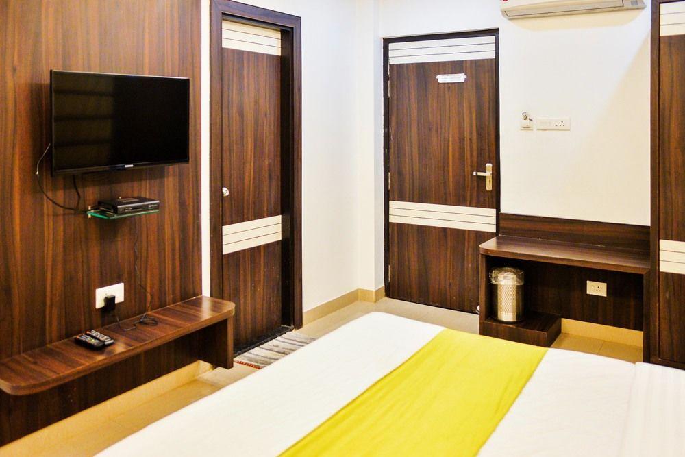 Hotel Janki International By Keymagics Varanasi Bagian luar foto