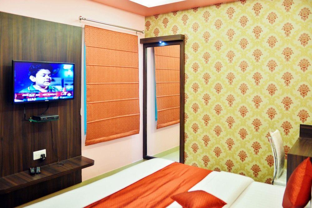 Hotel Janki International By Keymagics Varanasi Bagian luar foto