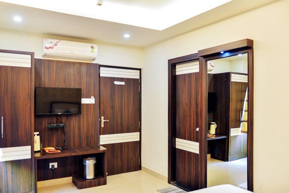 Hotel Janki International By Keymagics Varanasi Bagian luar foto