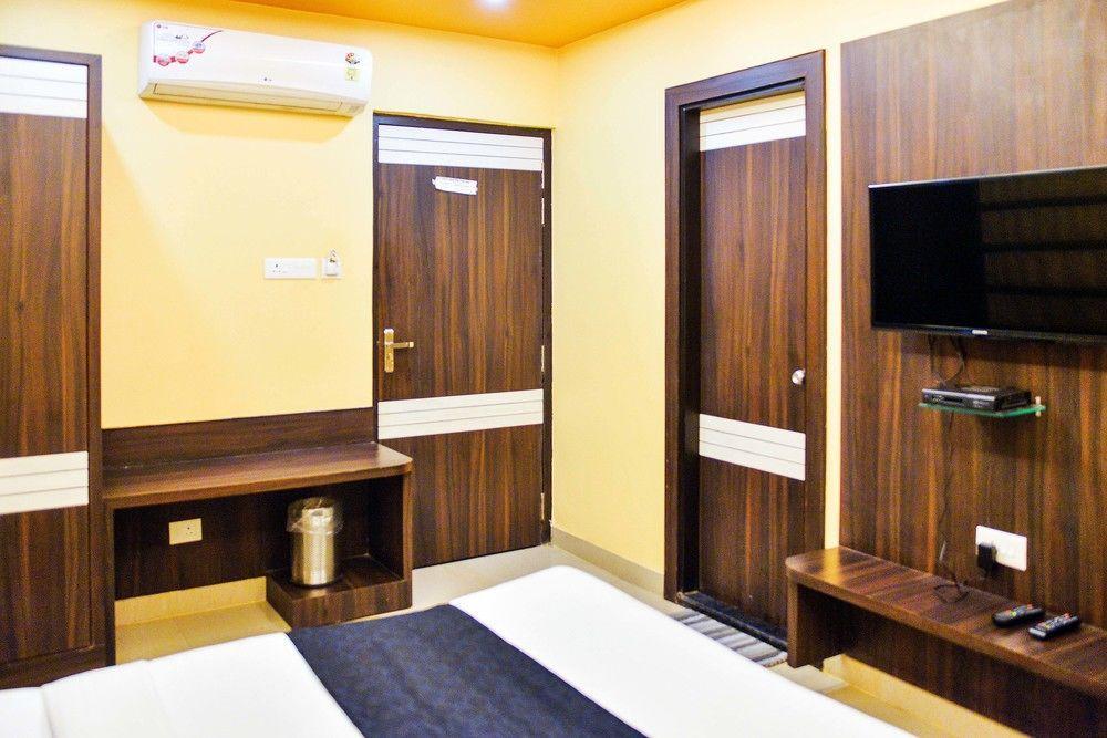 Hotel Janki International By Keymagics Varanasi Bagian luar foto