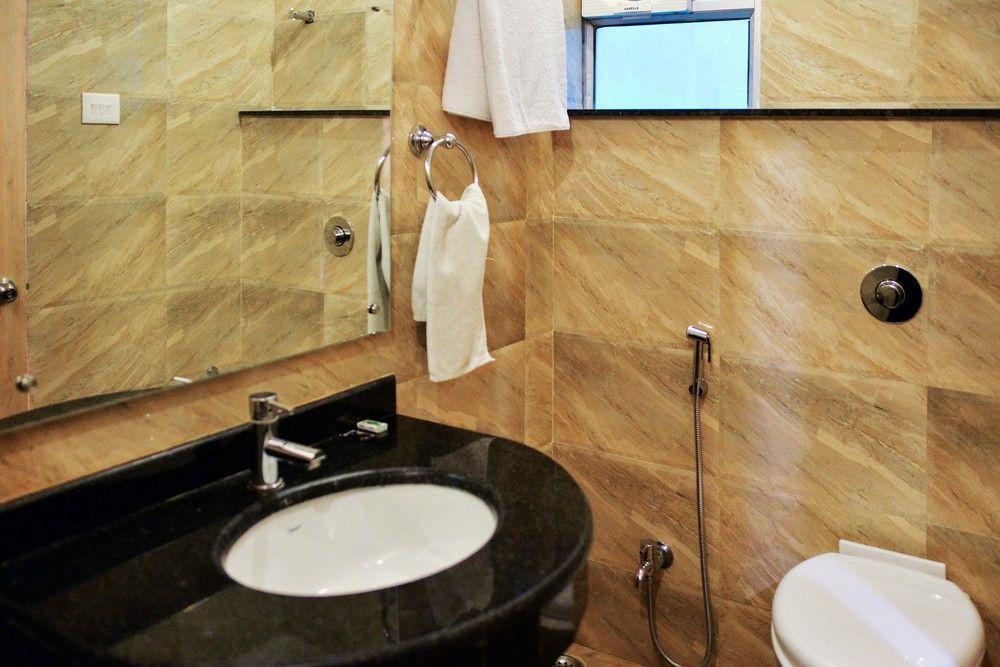 Hotel Janki International By Keymagics Varanasi Bagian luar foto