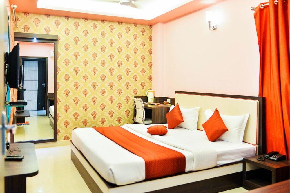 Hotel Janki International By Keymagics Varanasi Bagian luar foto