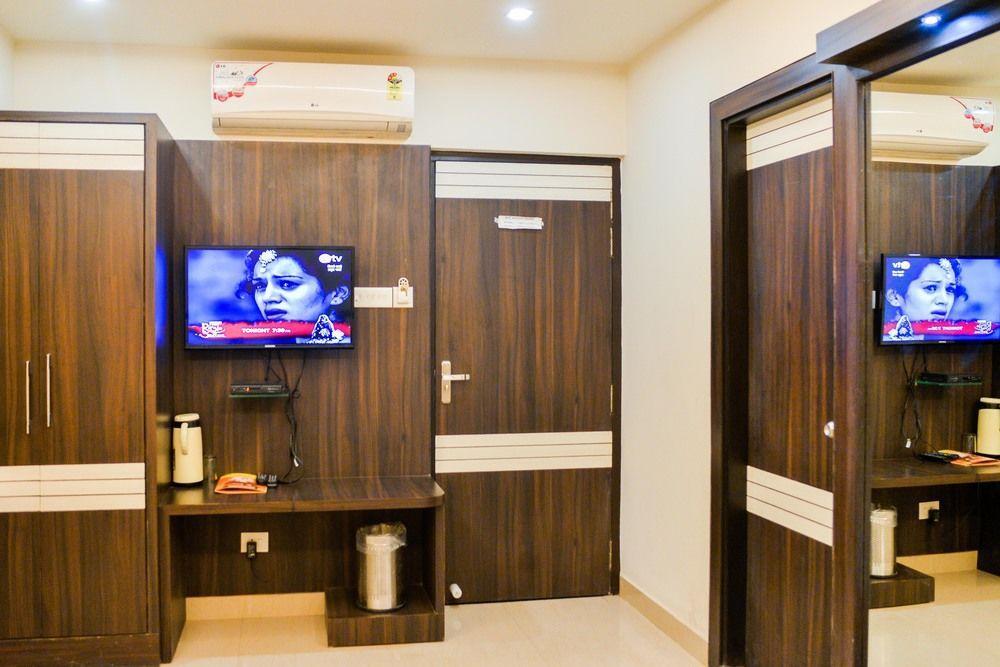 Hotel Janki International By Keymagics Varanasi Bagian luar foto