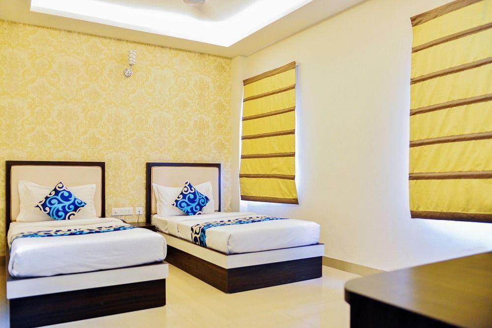 Hotel Janki International By Keymagics Varanasi Bagian luar foto