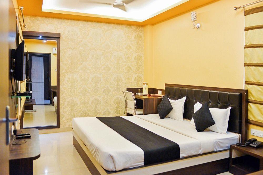 Hotel Janki International By Keymagics Varanasi Bagian luar foto