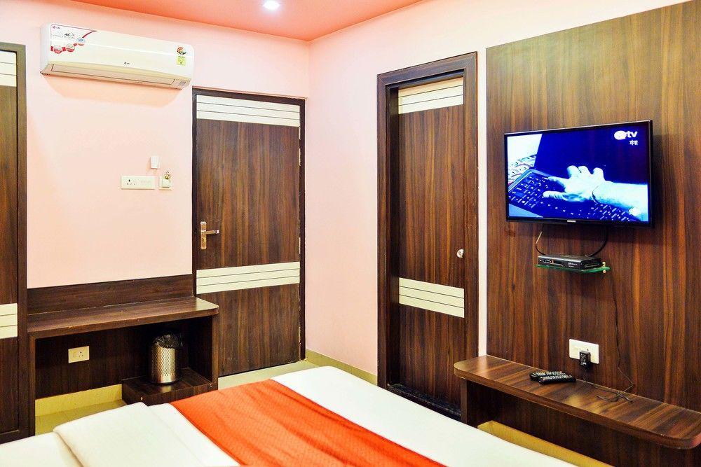 Hotel Janki International By Keymagics Varanasi Bagian luar foto