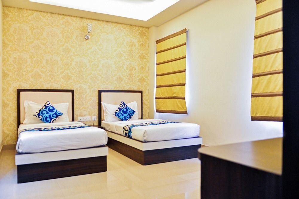 Hotel Janki International By Keymagics Varanasi Bagian luar foto