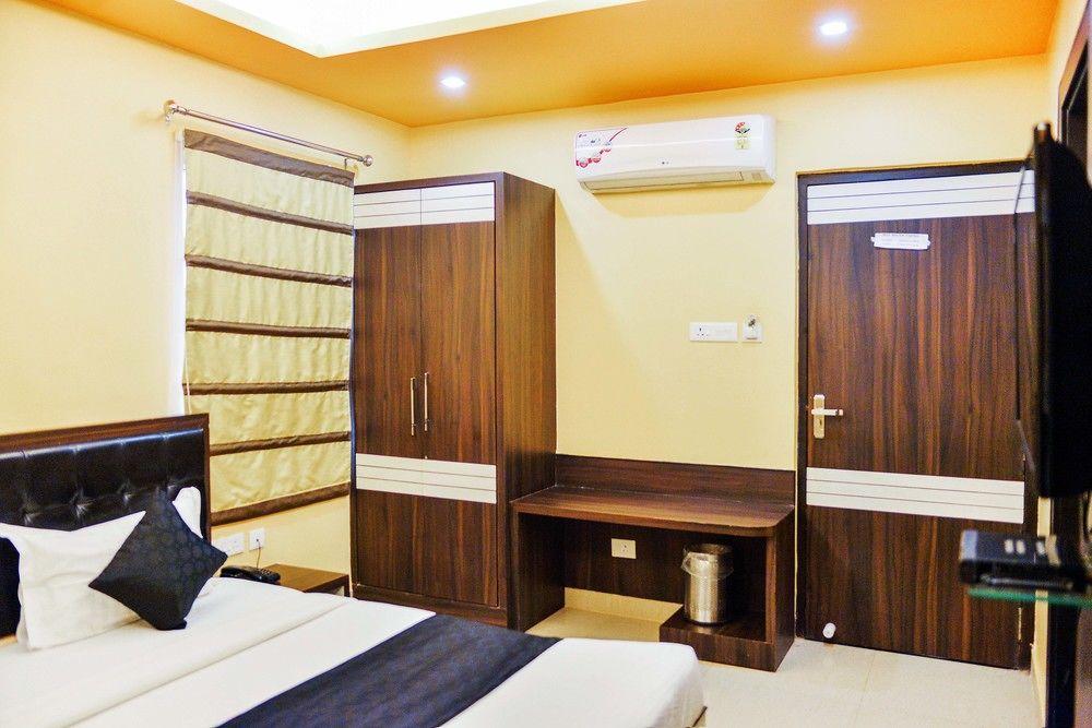 Hotel Janki International By Keymagics Varanasi Bagian luar foto