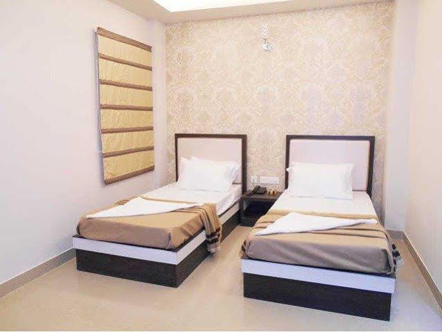 Hotel Janki International By Keymagics Varanasi Bagian luar foto