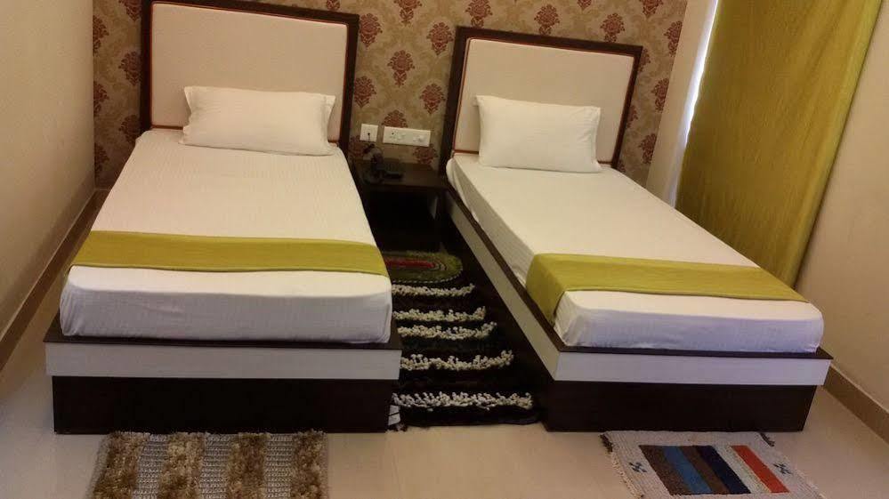 Hotel Janki International By Keymagics Varanasi Bagian luar foto