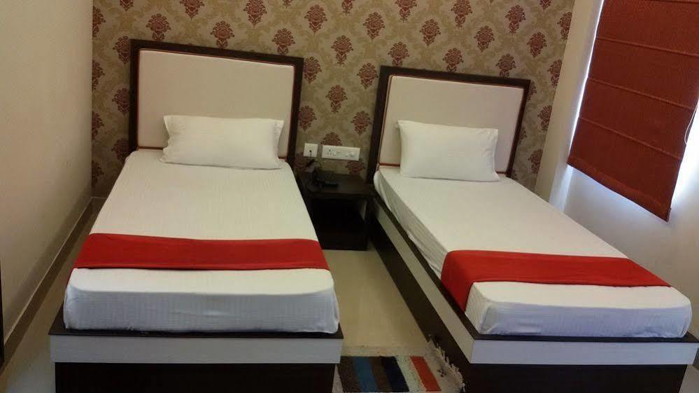 Hotel Janki International By Keymagics Varanasi Bagian luar foto