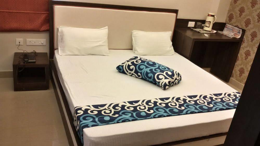 Hotel Janki International By Keymagics Varanasi Bagian luar foto