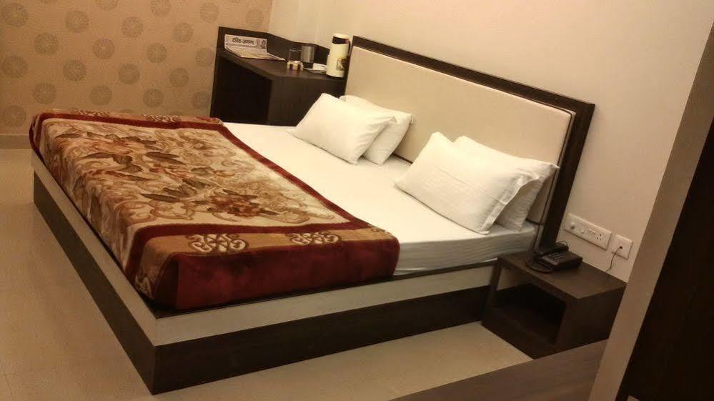 Hotel Janki International By Keymagics Varanasi Bagian luar foto