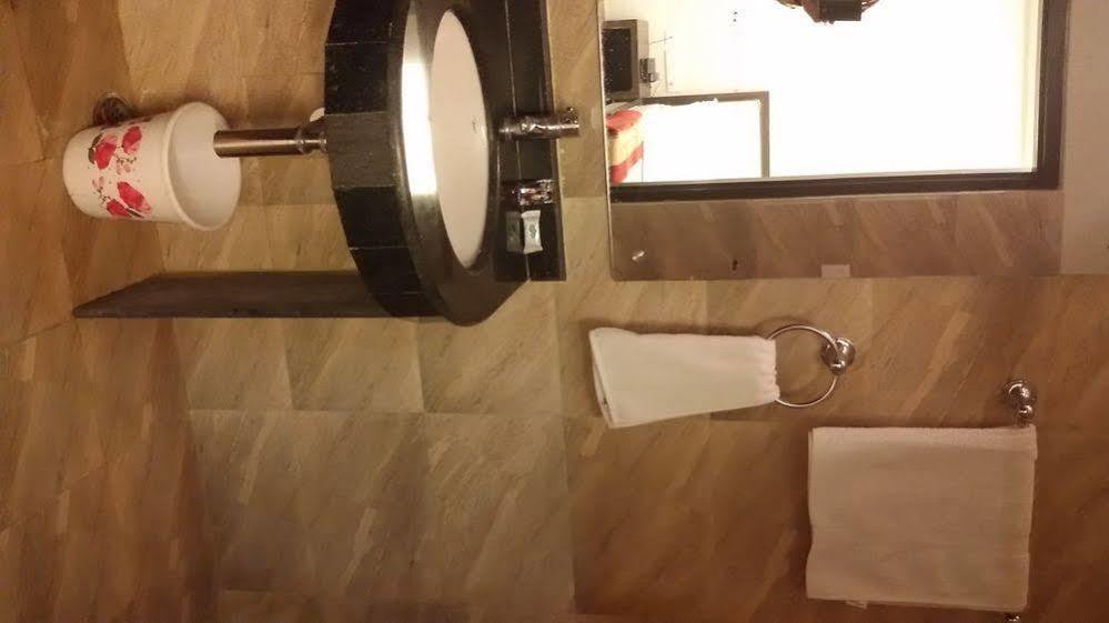 Hotel Janki International By Keymagics Varanasi Bagian luar foto